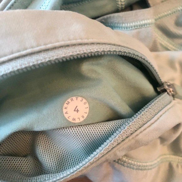 Lululemon Tonic Sea Size 4 Speed Shorts 2.5 inch - Picture 6 of 6